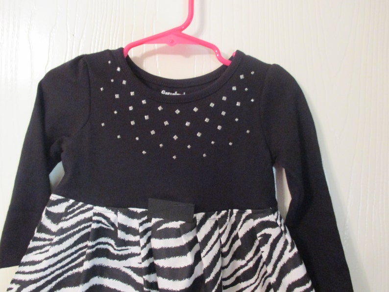 Girl/'s Fashionable Dress Long sleeve T-shirt dress Great dress for pictures by Mvious Da/'Zigns Zebra print red and white dress