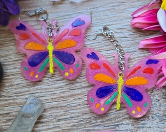 boucles d’oreilles papillon, résine époxy, hibiscus, boucles d’oreilles en fleurs, cadeau d’anniversaire, cadeau pour elle, boucles d’oreilles en résine, prêtes à expédier, fleur d’hibiscus