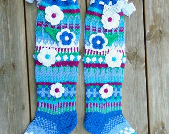 Calzini blu al ginocchio lavorati a mano. Calzini al ginocchio a fiori. Donna blu, viola, verde, calze da ragazza. Scaldamuscoli. Ginocchiere lavorate a mano.