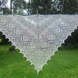 Triangular lace shawl,hand knitted lace shawl with Haapsalu nupps, wedding shawl,bridal stole,natural white or any colour, MADE TO ORDER