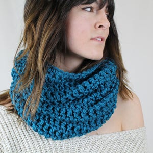 Cowl Scarf, Snood Scarf, Chunky Cowl, Crochet Cowl, Women's Cowl, Modern Cowl, Chunky Neckwarmer, Fall Winter Accessories, Gift for her