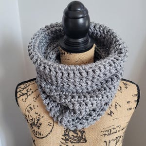 Crochet Cowl Scarf, Chunky Cowl, Cowl Scarf, Women's Cowl, Modern Cowl, Chunky Neckwarmer, Fall Winter Accessories, Gift for her