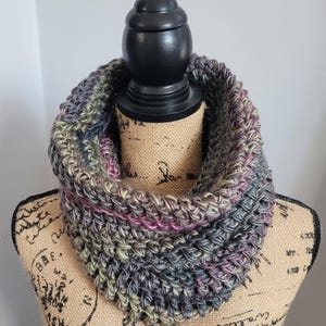 Crochet Cowl Scarf, Chunky Cowl, Cowl Scarf, Women&#39;s Cowl, Modern Cowl, Chunky Neckwarmer, Fall Winter Accessories, Gift for her