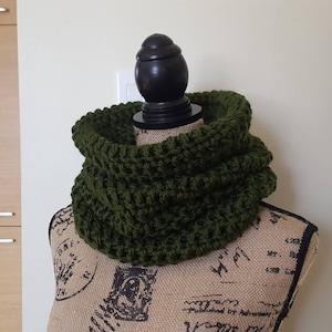 Crochet Cowl Scarf, Chunky Cowl, Cowl Scarf, Women&#39;s Cowl, Modern Cowl, Chunky Neckwarmer, Fall Winter Accessories, Gift for her