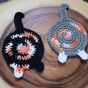 Cat Butt Coasters Set of 2, Crochet Calico Cat Butt, Gift for Cat Lovers, Whimsical Funny Coasters, Housewarming Gift, Cotton Coasters image 1