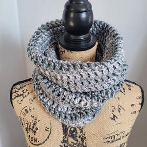 Crochet Neckwarmer, Modern Chunky Cowl, Crochet Cowl Scarf, Women's Snood Scarf, Gift for her