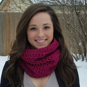 Crochet Cowl, Snood Scarf, Chunky Cowl, Cowl Scarf, Women's Cowl, Modern Cowl, Chunky Neckwarmer, Fall Winter Accessories, Gift for her