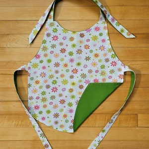 Reversible Kids Apron: Floral Print, Kitchen Helper, Arts & Crafts Smock