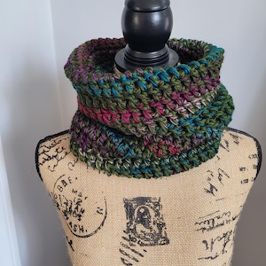 Crochet Cowl, Snood Scarf, Chunky Cowl, Cowl Scarf, Women's Cowl, Modern Cowl, Chunky Neckwarmer, Fall Winter Accessories, Gift for her