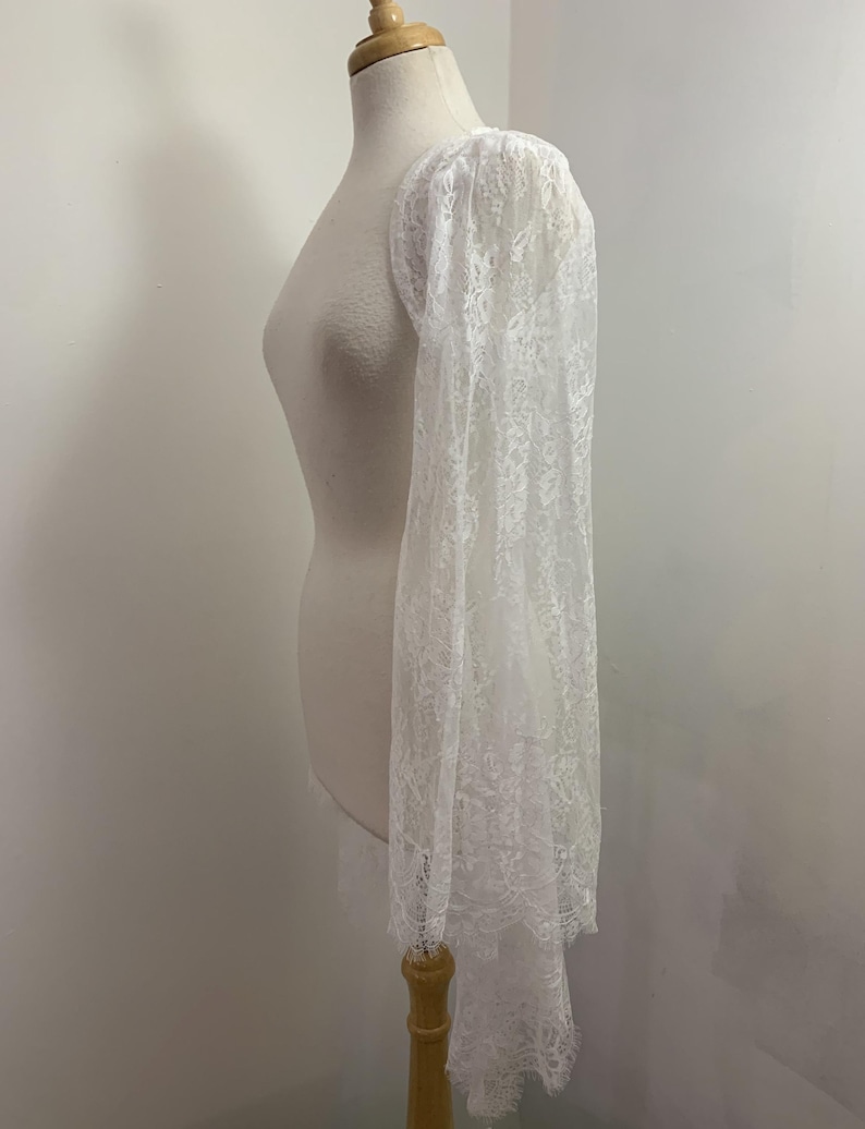 White Bridal Shrug, Eyelash Lace Wedding Bolero, Wuthering Heights Wide Bell Sleeve Jacket, Cottagecore Shawl afbeelding 10
