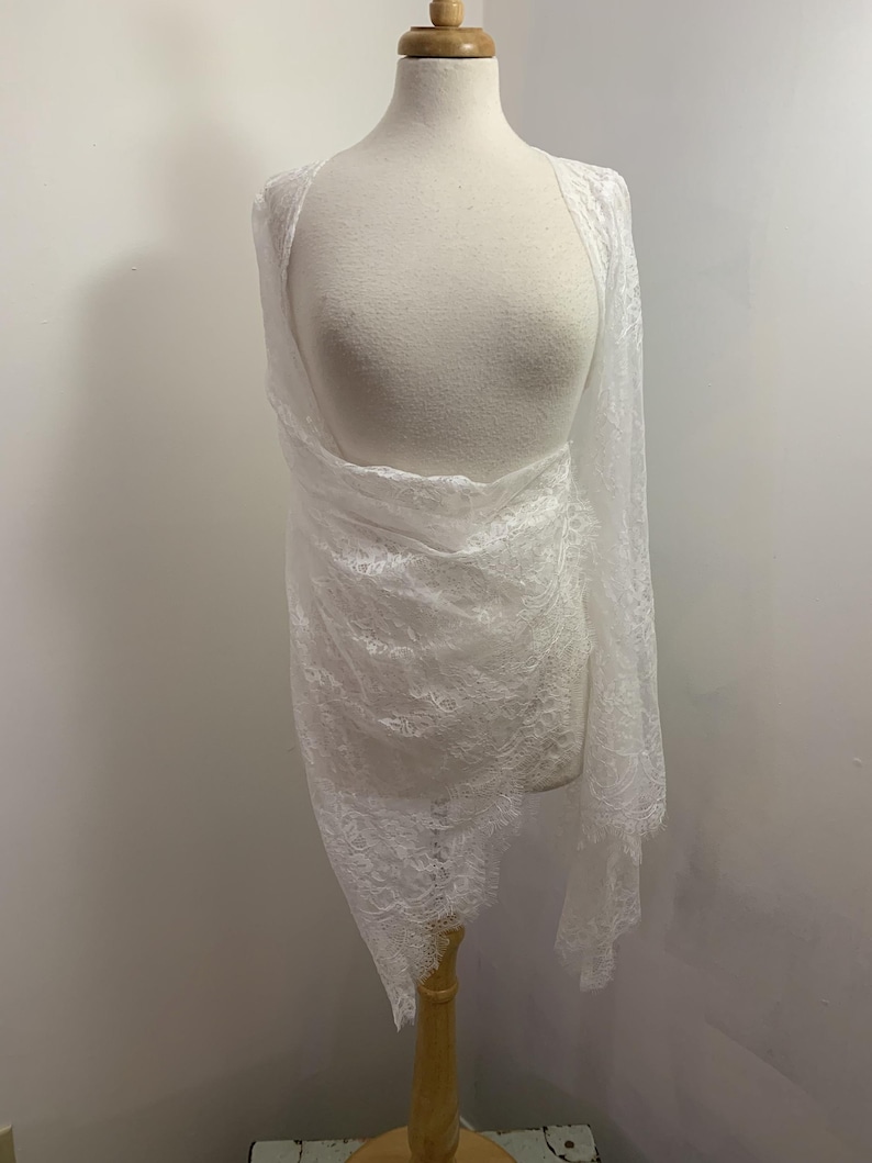 White Bridal Shrug, Eyelash Lace Wedding Bolero, Wuthering Heights Wide Bell Sleeve Jacket, Cottagecore Shawl afbeelding 7