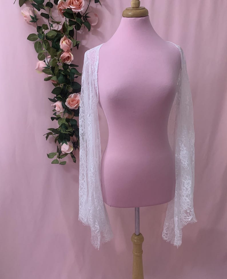White Bridal Shrug, Eyelash Lace Wedding Bolero, Wuthering Heights Wide Bell Sleeve Jacket, Cottagecore Shawl afbeelding 6