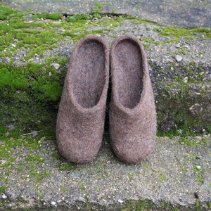 Brown men slippers Handmade home shoes for men or women. Felte slippers. Unisex wool shoes. image 3