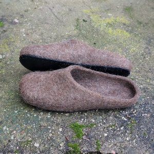 Brown men slippers Handmade home shoes for men or women. Felte slippers. Unisex wool shoes. image 4