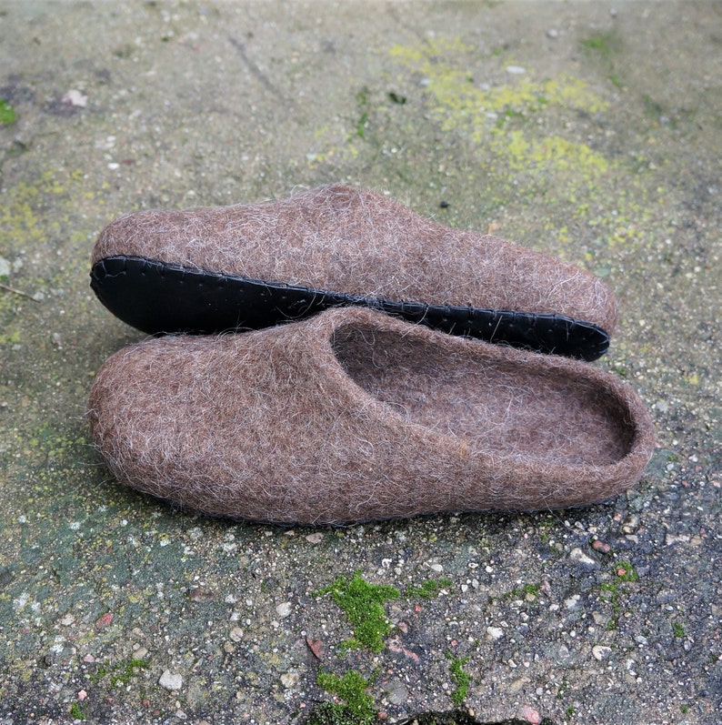 Brown men slippers Handmade home shoes for men or women. Felte slippers. Unisex wool shoes. image 4