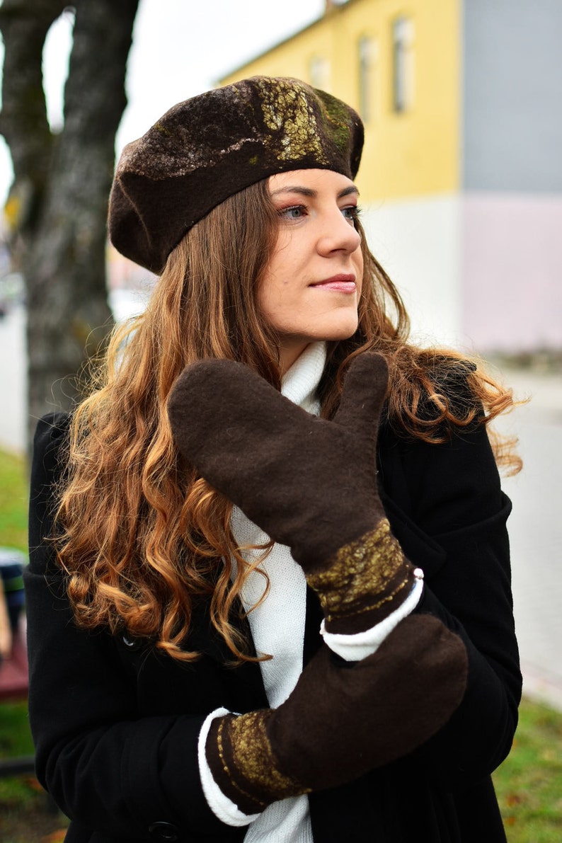 Brown beret and gloves suit/Felt wool hat/Wool gloves/Cap/Vintage hat/Brown winter hat/Suit for women/Hair accessories/Women hat/Handmade image 1