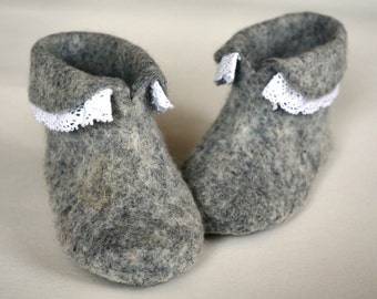 Felt shoes newborn gift/Soft boots/Wool shoes/Grey baby booties/House shoes/Baby shoes/Wool slippers/Kids shoes from merino wool/Booties