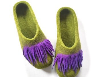 Women or girls slippers/wool slippers/house shoes/wool felted slippers/women flip flop/felt shoes/flat shoes/winter boots