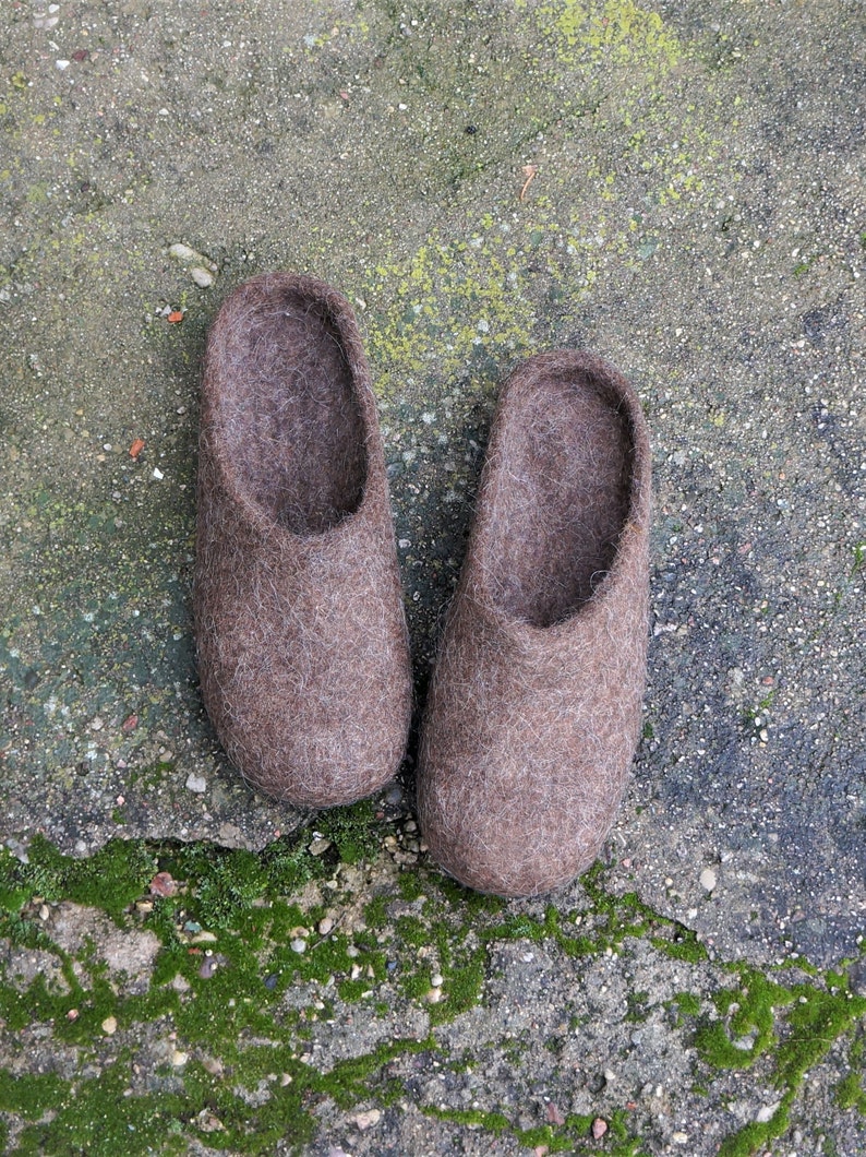 Brown men slippers Handmade home shoes for men or women. Felte slippers. Unisex wool shoes. image 2