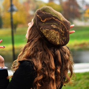 Brown beret and gloves suit/Felt wool hat/Wool gloves/Cap/Vintage hat/Brown winter hat/Suit for women/Hair accessories/Women hat/Handmade image 4