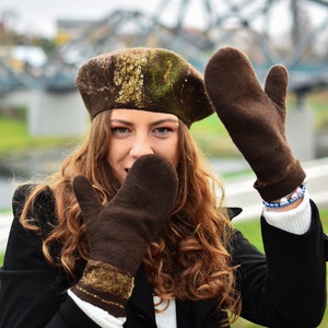 Brown beret and gloves suit/Felt wool hat/Wool gloves/Cap/Vintage hat/Brown winter hat/Suit for women/Hair accessories/Women hat/Handmade image 3