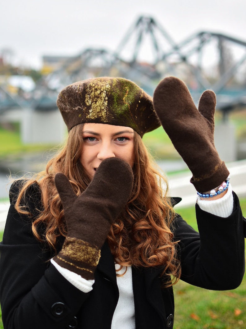 Brown beret and gloves suit/Felt wool hat/Wool gloves/Cap/Vintage hat/Brown winter hat/Suit for women/Hair accessories/Women hat/Handmade image 3