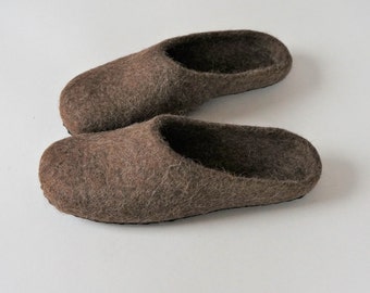 Brown men slippers Handmade home shoes for men or women. Felte slippers. Unisex wool shoes.