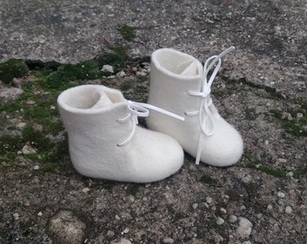 Felted winter boots for kids/felt toddler shoes/ White boots for boys or girls/children shoes