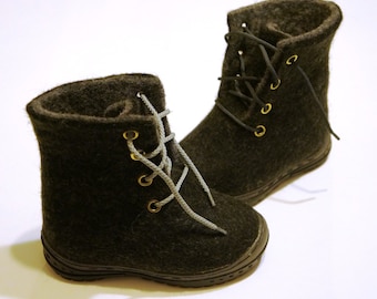 Black shoes/Winter boots/Rubber/Baby shoes/Kids shoes/Eco friendly/baby booties/Ankle boots/Felted wool/Wool shoes/Grey/Boots/Toddler shoes