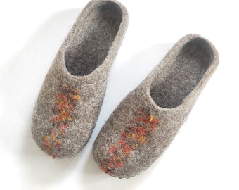 Women felt slippers/Wool slippers/House shoes/Natural wool handmade slippers/House shoes/Felt shoes/Wool shoes/Mules/Brown slippers/41 Eu