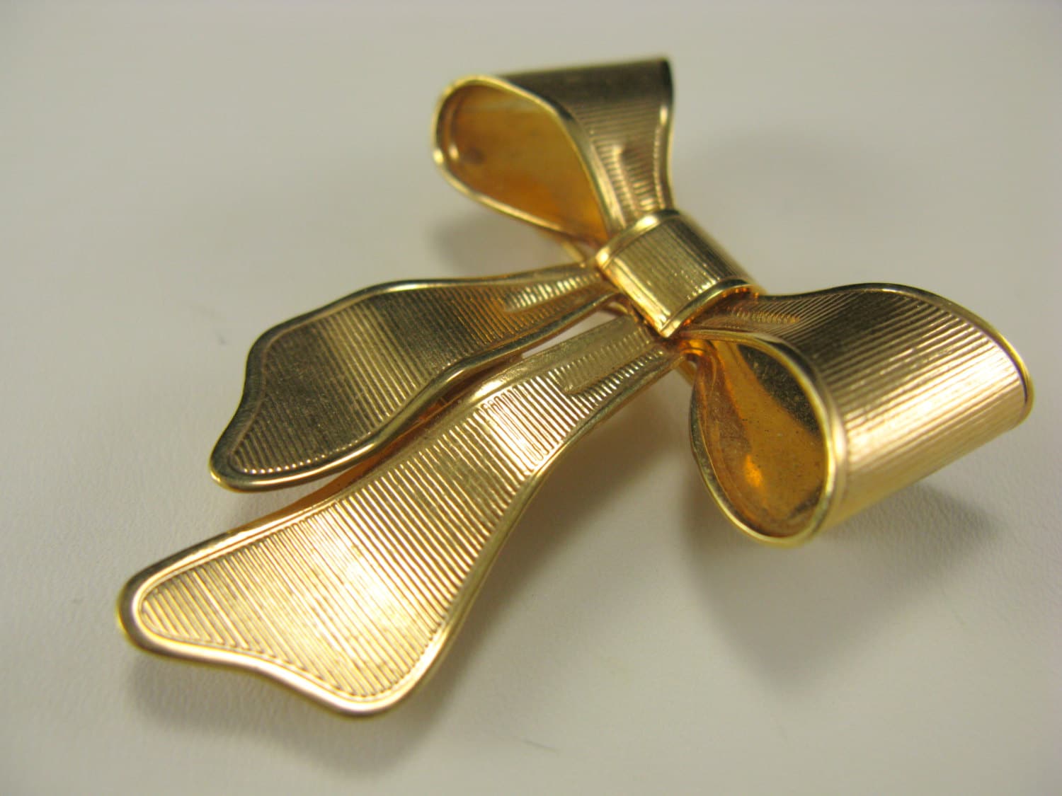 AVON Bow Brooch Corsage Holder Vintage 1980 Lapel Pin Flower Etsy