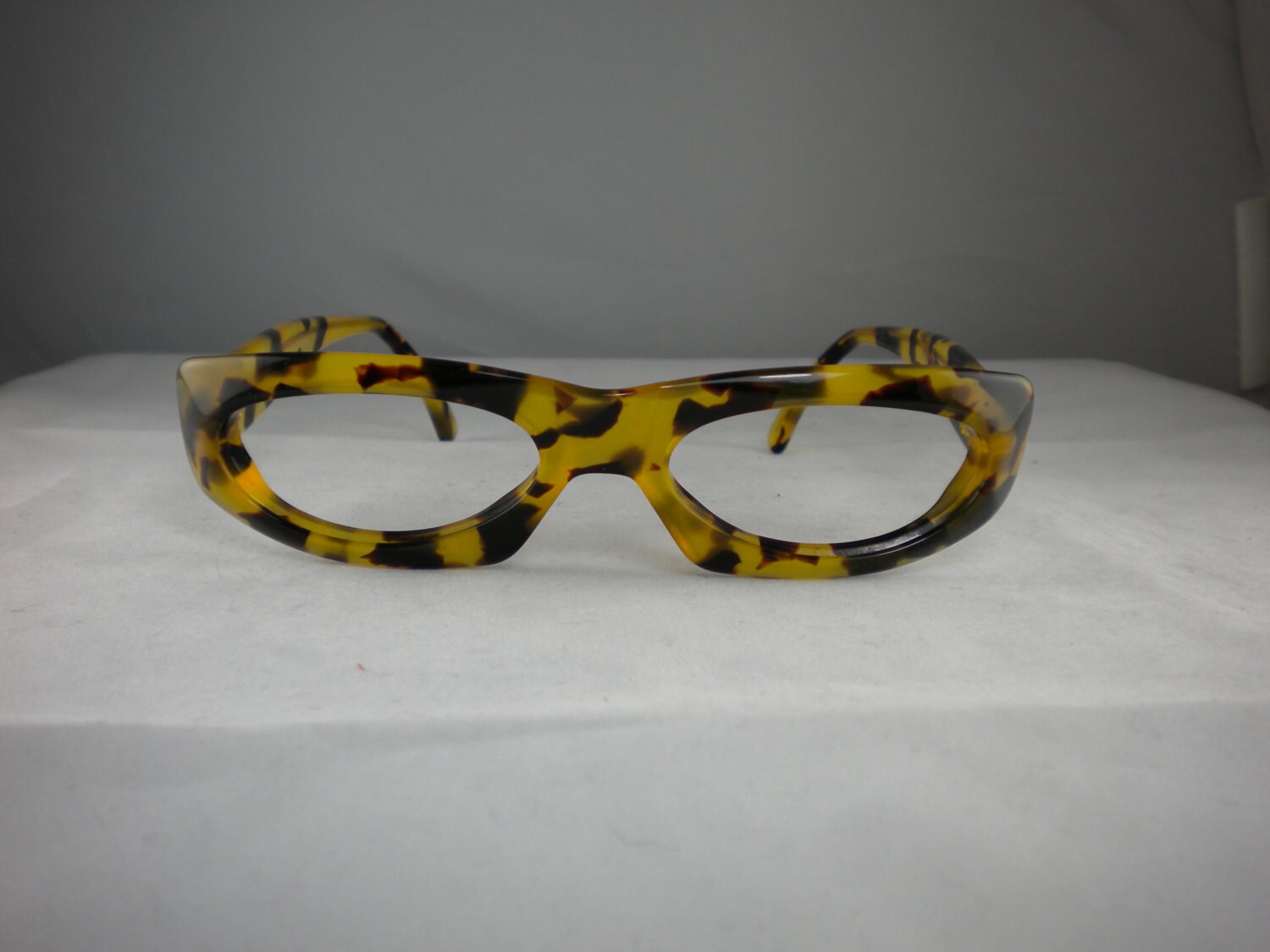 Vintage Ultralight Leopard Oval Glasses Outta Love Yellow Tiger Uni-Sex Oval Sunglasses | Le Specs main image 4