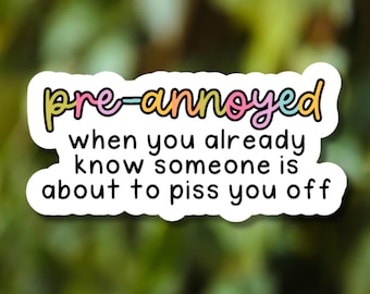 Może przedstawiać: Biała naklejka z napisem "pre-annoyed" w kolorowych literach bąbelkowych. Poniżej naklejka głosi "when you already know someone is about to piss you off" czarnym tekstem.