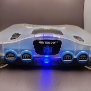 Nintendo 64 fluorescente estilo ónix