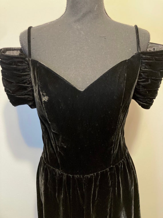 80s 90s Moda Intl Black Velvet Goth Open Shoulder… - image 3