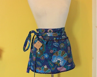Vintage retro apron/BOHO Paisley print/handmade/waist tie apron/half apron/1960's vibes/lined apron/pocket apron/recycled/hostess gift