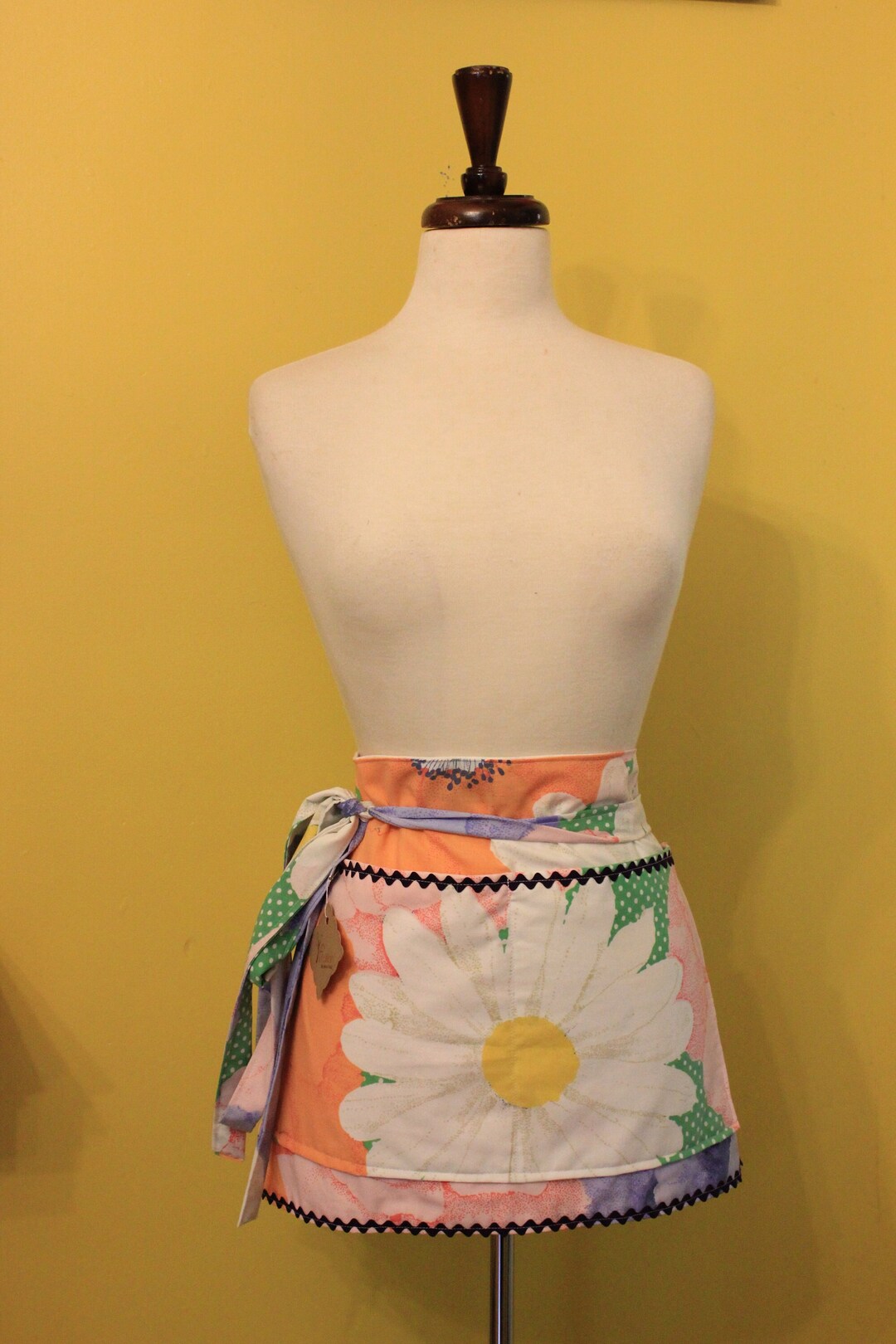 Woman's Hostess Apron/vintage Fabric/upcycled/vintage Ric Rac Trim