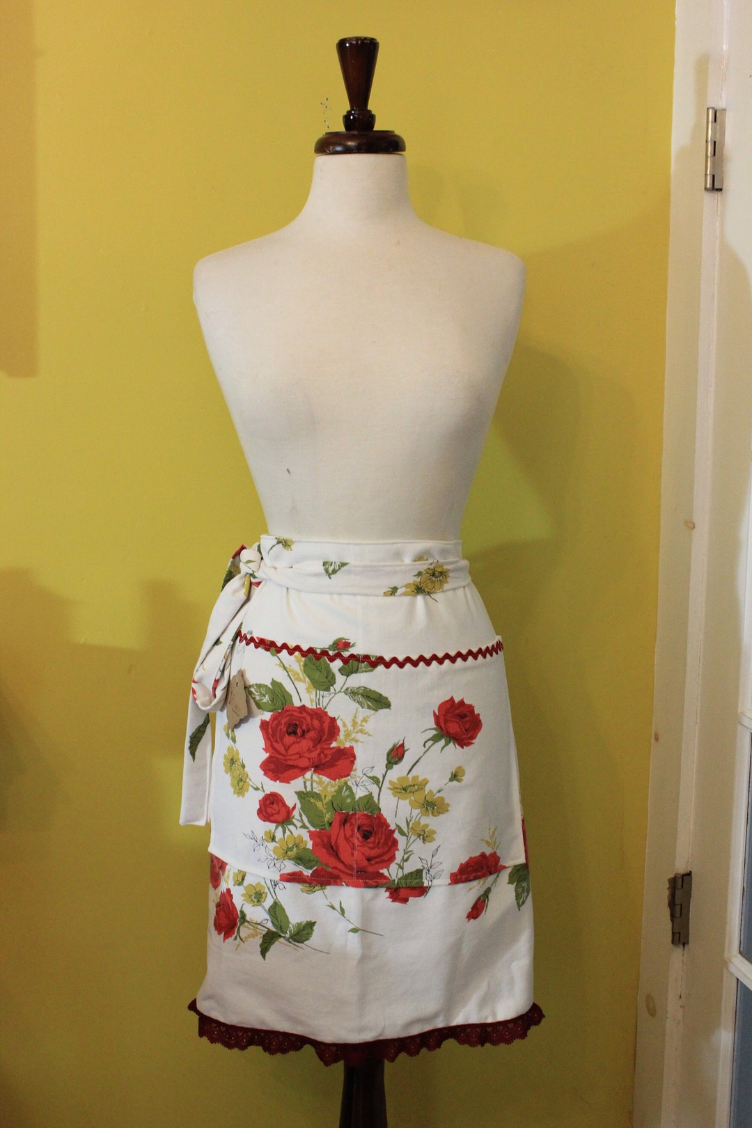 Woman's Bistro Hostess Apron/upcycled Vintage Fabric/rose Floral