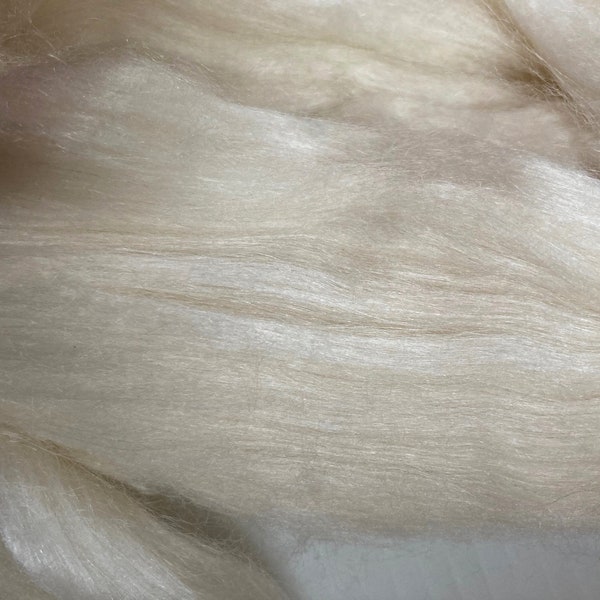 Roving - Corriedale Top - Natural - Sold in 2 oz. increments  -  FREE SHIPPING