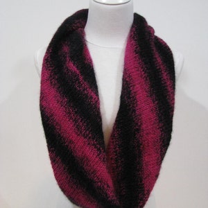 Knitted Scarf Pattern, Twisted Seamless Circular Tubular Scarf Pattern ' Skye', Circle Scarf, Tube Scarf. image 2