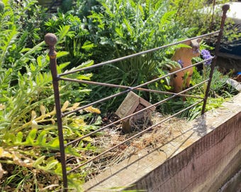 1m Rusty Steel Garden border edging fence or hurdle,  pet protection keep Fido out of the flowerbed !