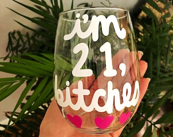 Copa de vino con texto "Tengo 21 años", un divertido regalo para mi 21 cumpleaños.
