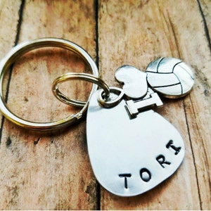 Volleyball keychain, name, volleyball mom, personalized key chain, volleyball gift, teammate gift, sports key ring, coach gift, gift mom
