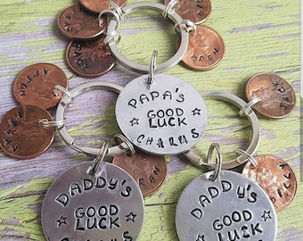 Chaveiro Penny personalizado: nomes de netos carimbados à mão, amuletos da sorte do papai