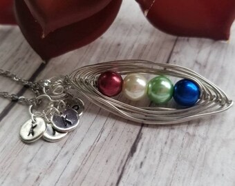 Cadeau maman, Bijoux de famille personnalisés, Pois personnalisés dans un collier de gousse
