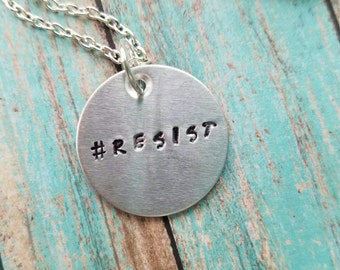 Collana femminista, Collana Resist, collana femminista, donna cattiva, regalo per femminista, collana di uguaglianza, gioielli femministi, potere ragazza