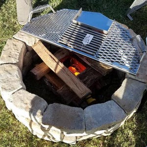 Multi Surface Grate with a searing area and skillet
