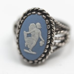 Vintage Wedgwood Sterling Silver Blue Cameo Ring   |   Size 4-1/2