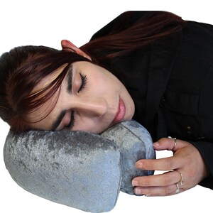 thumbnail image 2 of TipPedic Laptop Easel Lap Pillow – Ergonomic Desk With Wrist Support & Pockets, Gray, Fits 15" Laptops 2 of 5