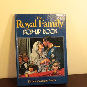 The Royal Family Pop-Up Book – Patrick Montague-Smith – 1984